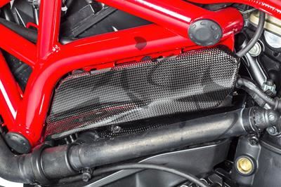 cache carbone Ilmberger sous le cadre set Ducati Monster 1200