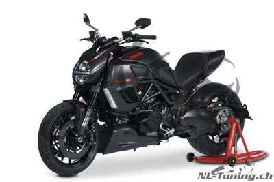 support de plaque d?immatriculation carbone Ilmberger avec protge chane Ducati Diavel